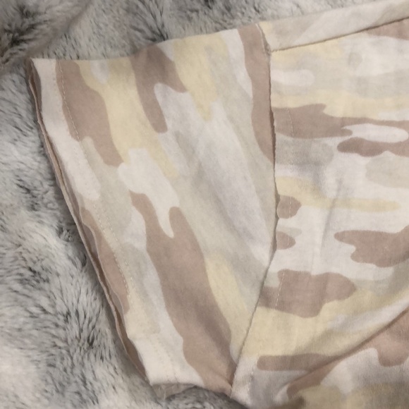 Lucky Brand. White camo t-shirt. Medium - Picture 9 of 9